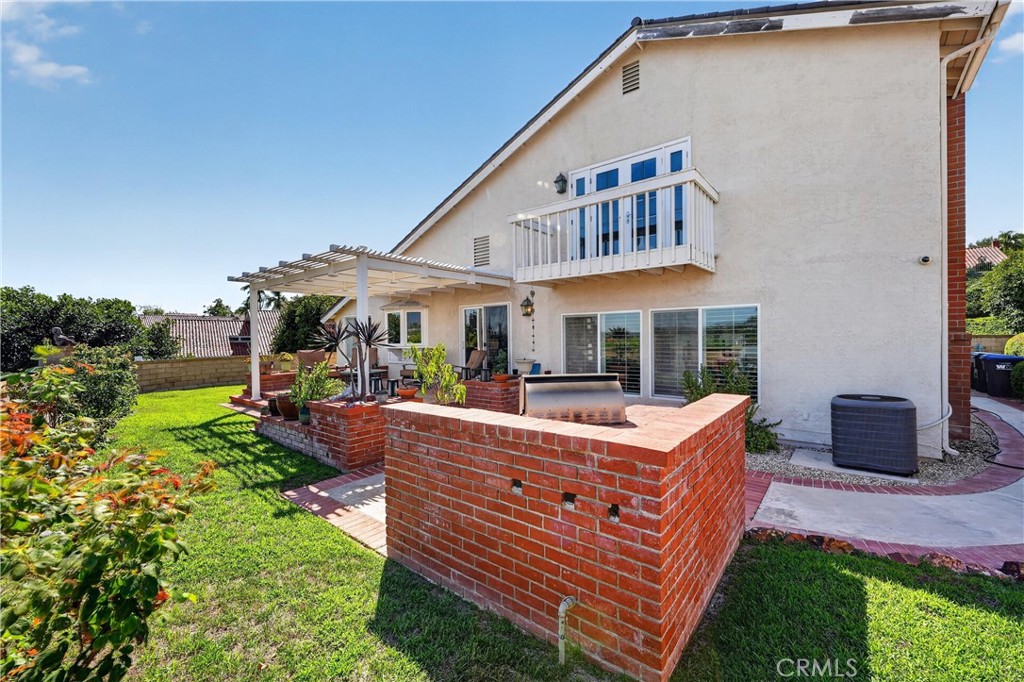 Ample space for kids and pets. - 22852 Buendia, Mission Viejo CA 92691 - photo 30