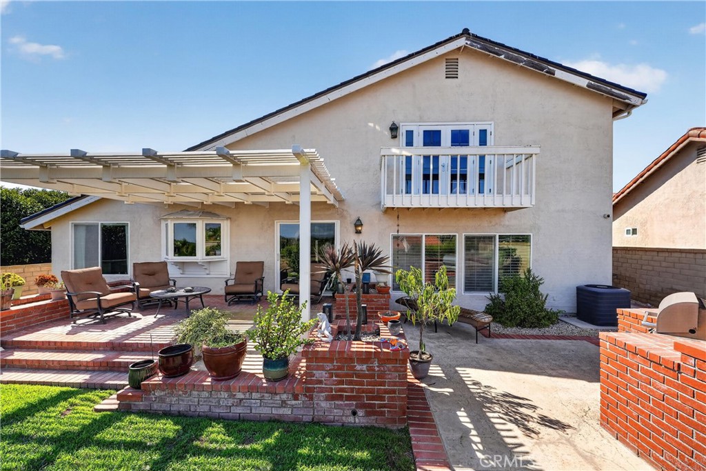 Large covered patio. - 22852 Buendia, Mission Viejo CA 92691 - photo 31