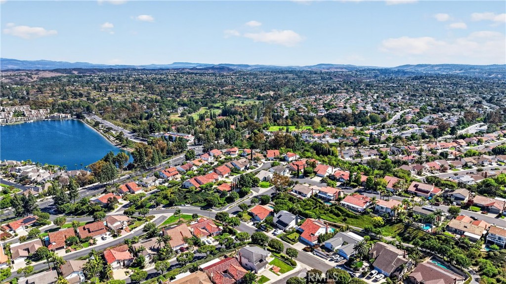 Excellent proximity to the beautiful Lake Mission Viejo. - 22852 Buendia, Mission Viejo CA 92691 - photo 54