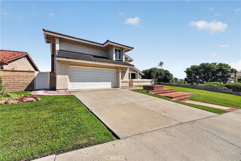 View of the left side of the house. - 22852 Buendia, Mission Viejo CA 92691 - photo 57