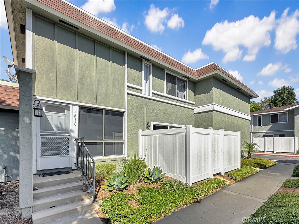 22916 Via Cereza, Mission Viejo CA 92691 - photo 2