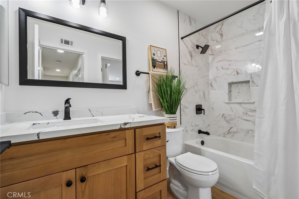 upstairs bathroom - 22965 Via Cereza, Mission Viejo CA 92691 - photo 16