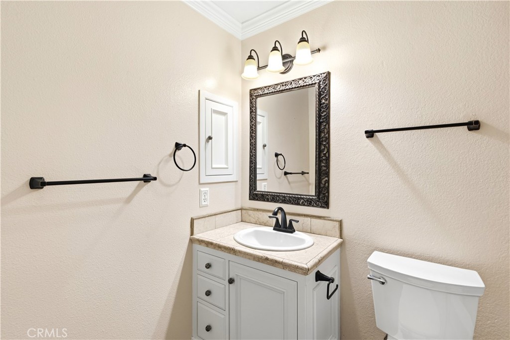 Secondary bathroom - 23001 Via Santa Maria, Mission Viejo CA 92691 - photo 20