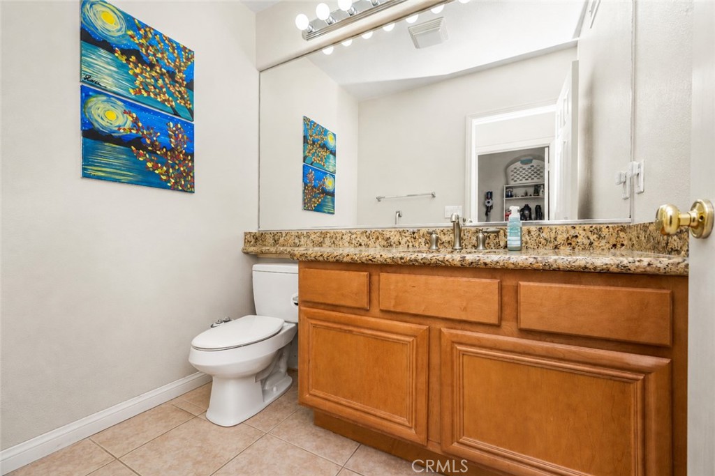 Powder room/guest bath. - 23041 Poplar, Mission Viejo CA 92692 - photo 9