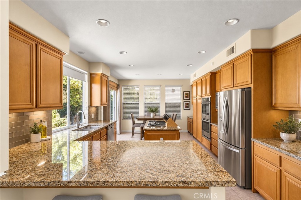 Plenty of counter space! - 23041 Poplar, Mission Viejo CA 92692 - photo 14