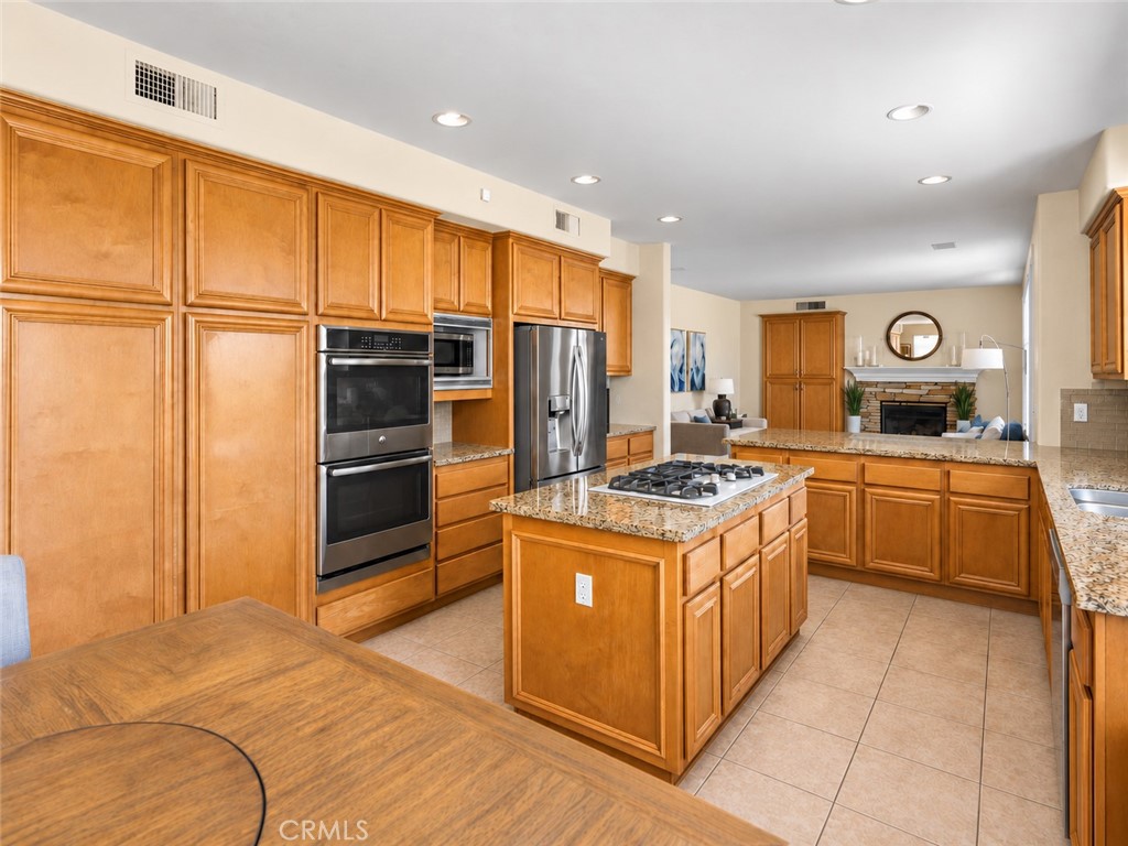 Never run out of cabinet space! - 23041 Poplar, Mission Viejo CA 92692 - photo 15