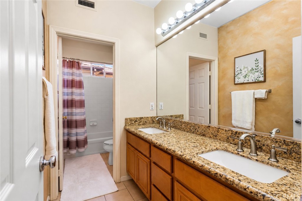 Bathroom #3 with dual sinks and separate room for toilet, shower/tub. - 23041 Poplar, Mission Viejo CA 92692 - photo 28