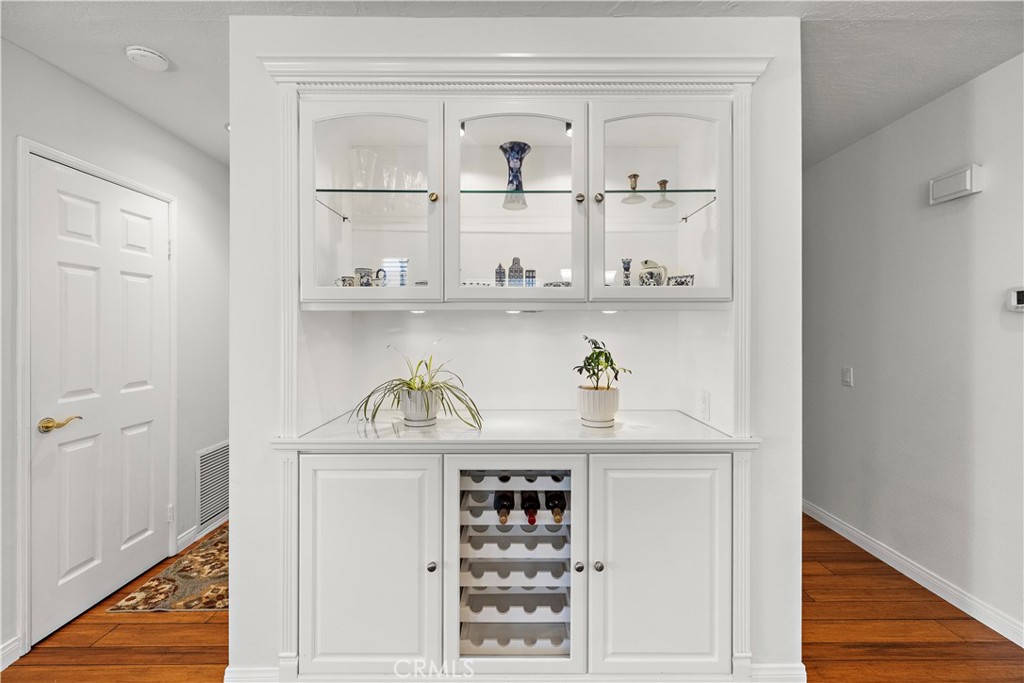 Built-in china cabinet - 23323 EL GRECO, Mission Viejo CA 92692 - photo 1