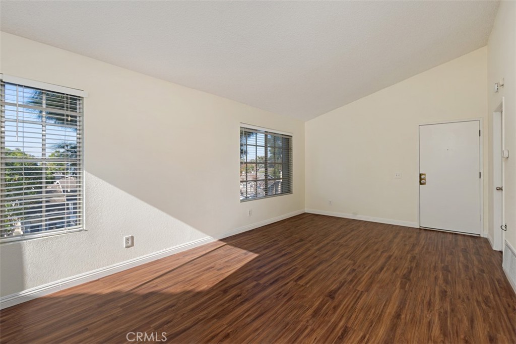 Spacious Living room - 23335 La Crescenta, Mission Viejo CA 92691 - photo 3