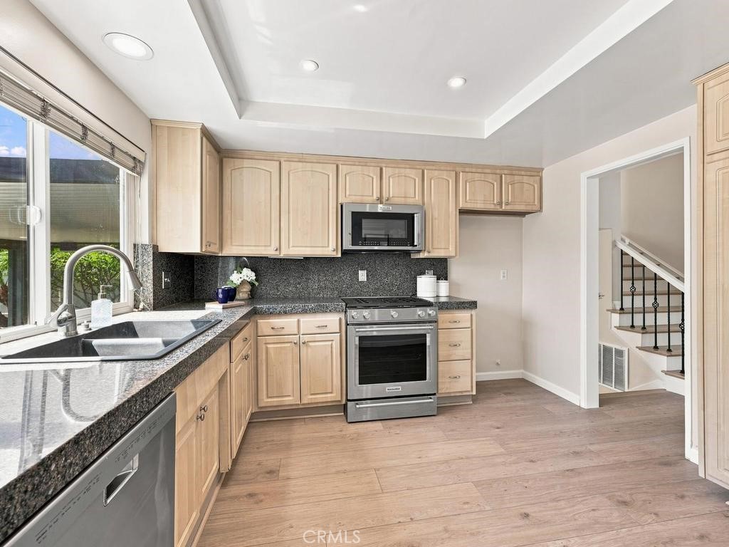 Generous cabinetry in kitchen - 23862 Copenhagen, Mission Viejo CA 92691 - photo 7