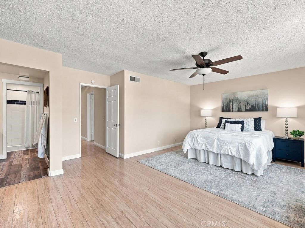 En suite bath in primary - 23862 Copenhagen, Mission Viejo CA 92691 - photo 17