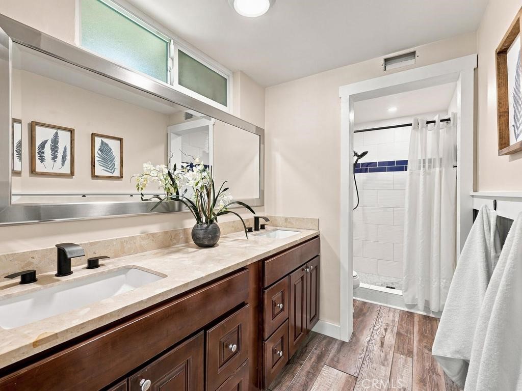 Primary bath with dual sinks - 23862 Copenhagen, Mission Viejo CA 92691 - photo 21
