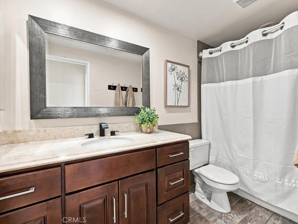 Upper bath with tub/shower - 23862 Copenhagen, Mission Viejo CA 92691 - photo 29