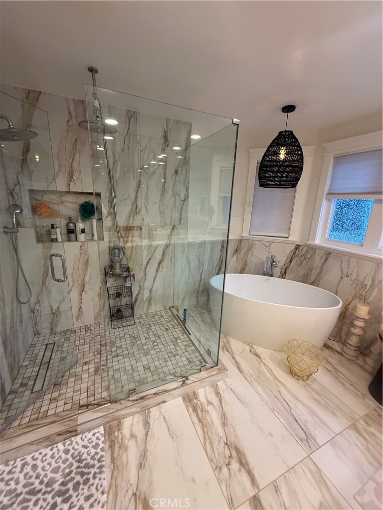 Walk in shower & soaking tub - 23991 Woodstone, Mission Viejo CA 92691 - photo 6
