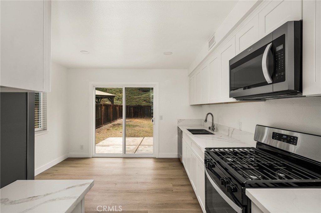 Kitchen open to backyard and dining area - 24112 Zancon, Mission Viejo CA 92692 - photo 6