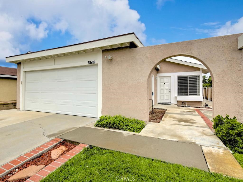 Darling single level home with 3 Bedrooms Plus retreat - 24561 Sadaba, Mission Viejo CA 92692 - photo 1
