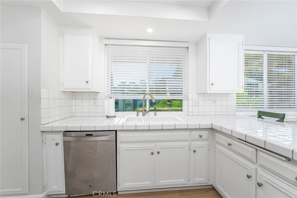 Kitchen - 24686 Venablo, Mission Viejo CA 92691 - photo 16