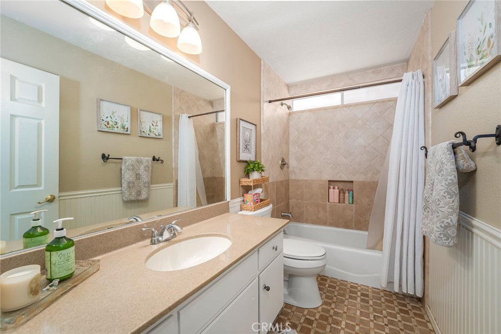 Upstairs Hall Bath - 24686 Venablo, Mission Viejo CA 92691 - photo 25