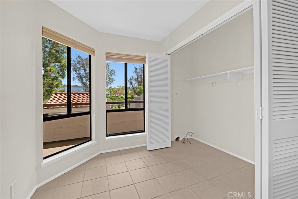 Laundry closet with hook ups off kitchen/ dining nook - 25915 Orbita, Mission Viejo CA 92691 - photo 14
