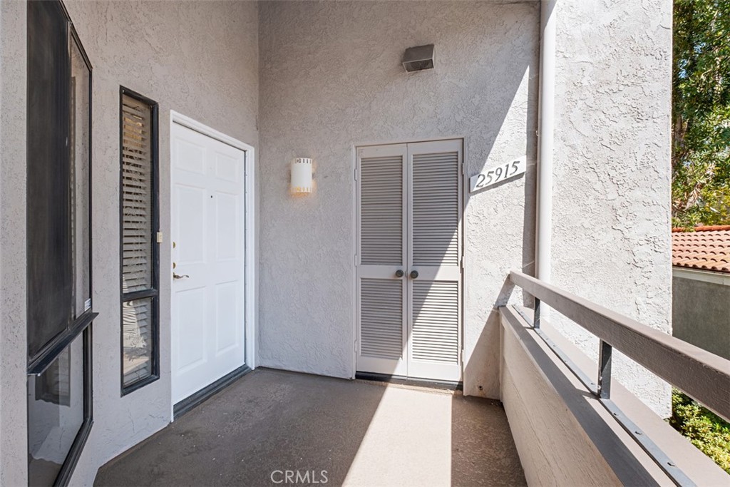 upstairs end unit entry - 25915 Orbita, Mission Viejo CA 92691 - photo 26