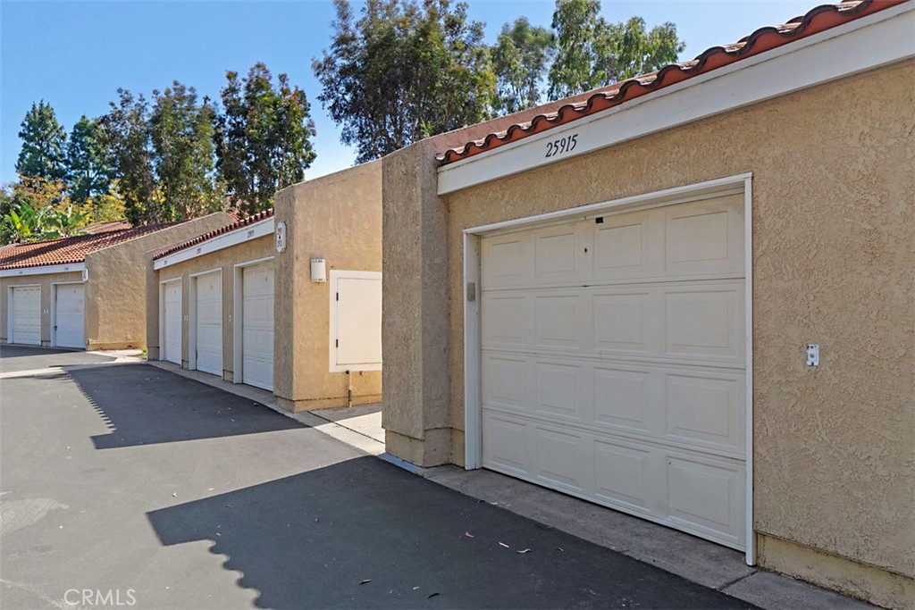 detached single garage plus a single covered carport - 25915 Orbita, Mission Viejo CA 92691 - photo 28