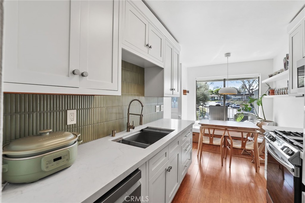 Light and bright! - 25987 Via Pera, Mission Viejo CA 92691 - photo 3