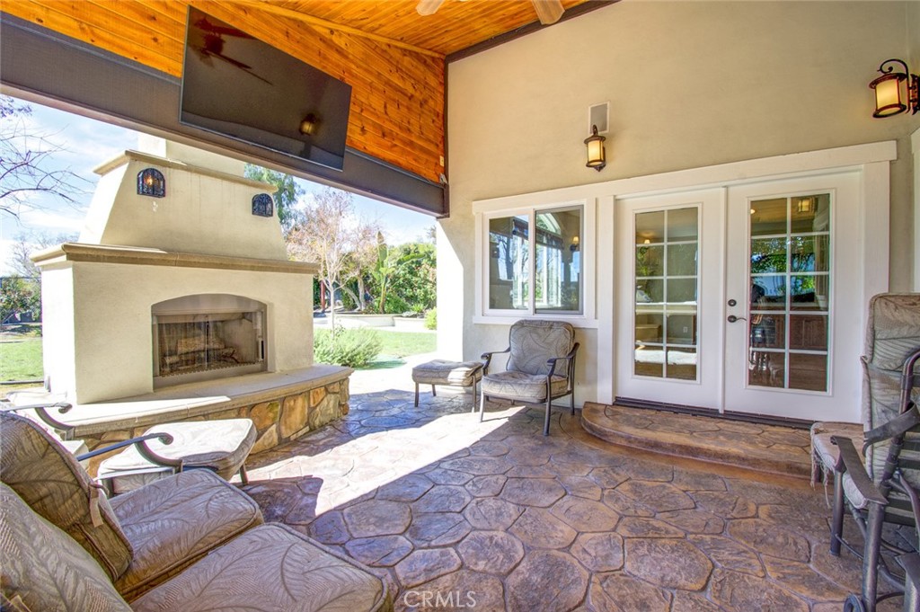 Outdoor Fireplace - 26061 Via Viento, Mission Viejo CA 92691 - photo 20