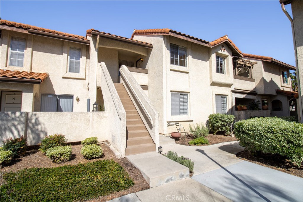 Showcasing the beautifully maintained exterior of this Mission Viejo complex. Nestled within the tranquil Las Palmas com - 26125 La Real D, Mission Viejo CA 92691 - photo 1