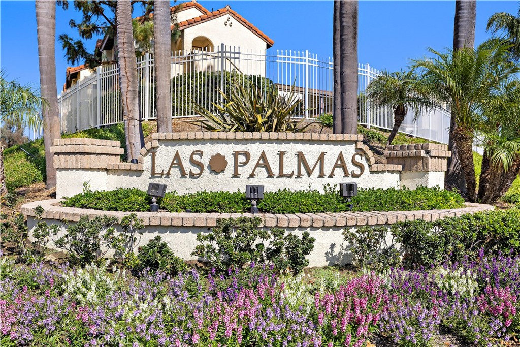 The Las Palmas community is conveniently located in central RSM in close proximity to the freeway. - 26171 Sanz D, Mission Viejo CA 92691 - photo 1