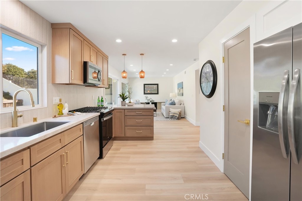 Kitchen overlooking family room - 26201 San Roque Drive, Mission Viejo CA 92691 - photo 12