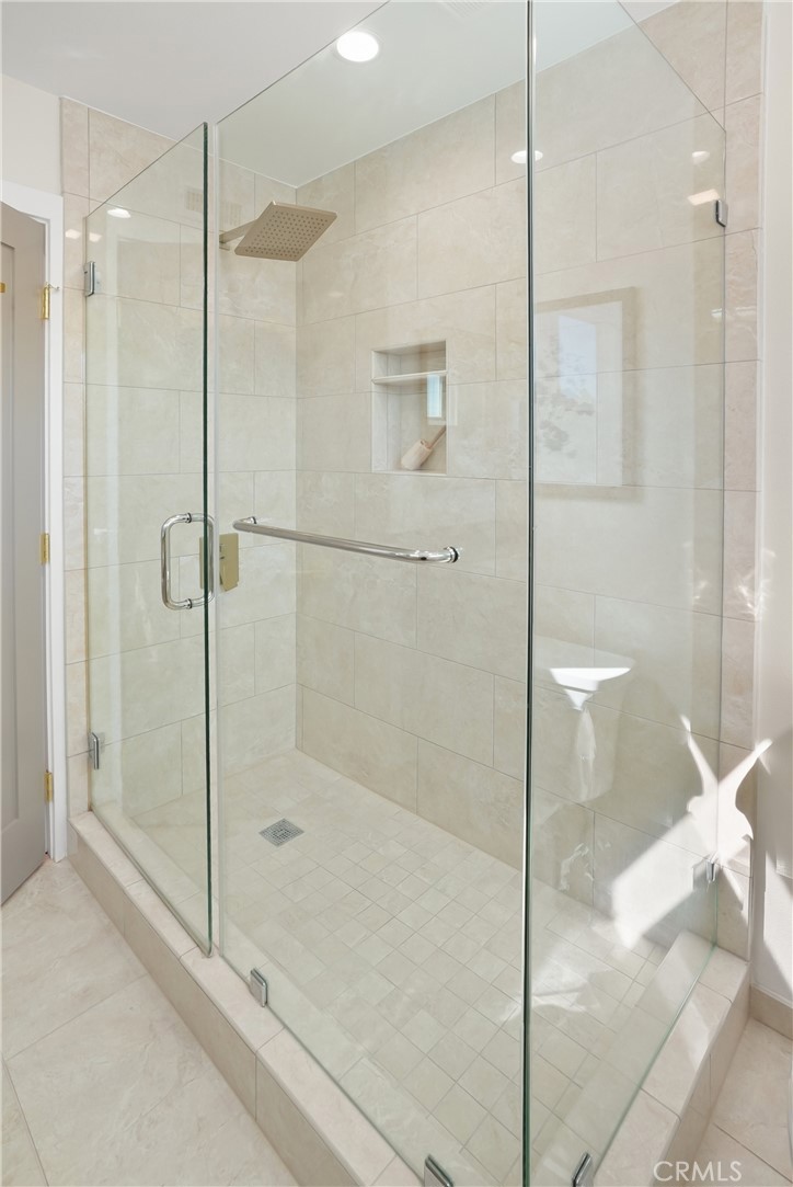 Upstairs Hallway Shower - 26201 San Roque Drive, Mission Viejo CA 92691 - photo 32