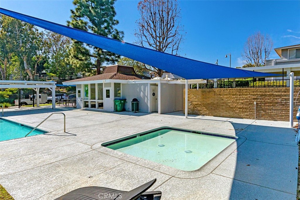 Community pool - 26495 Via Damasco, Mission Viejo CA 92691 - photo 21