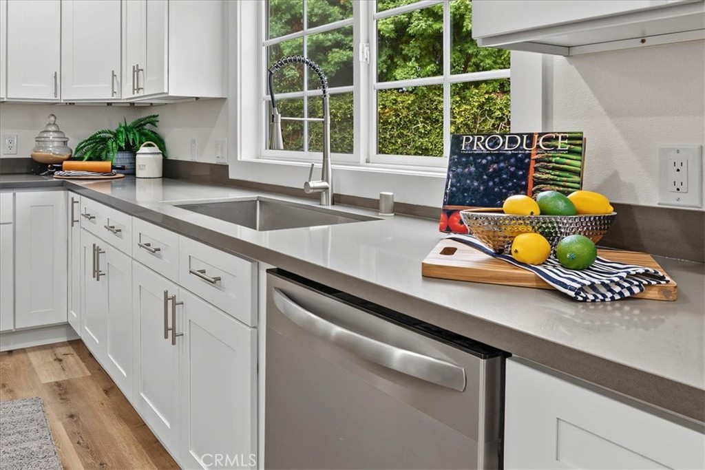 Practical and beautiful stainless steel fixtures. - 26515 Via Del Sol, Mission Viejo CA 92691 - photo 15