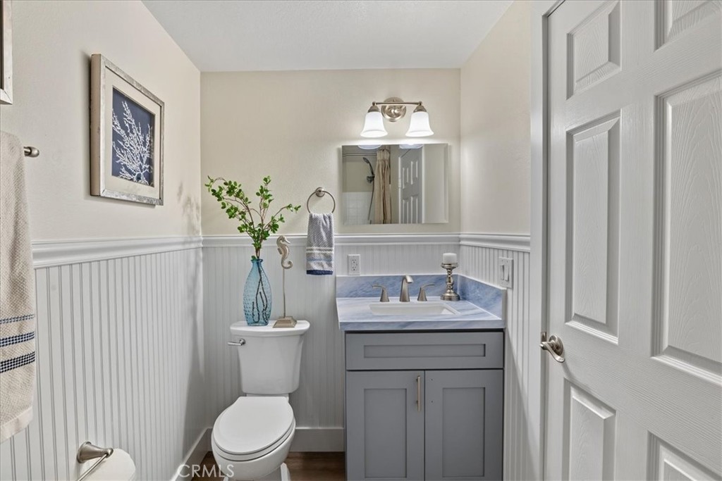 Downstairs Bathroom has a full tub/shower. - 26515 Via Del Sol, Mission Viejo CA 92691 - photo 29