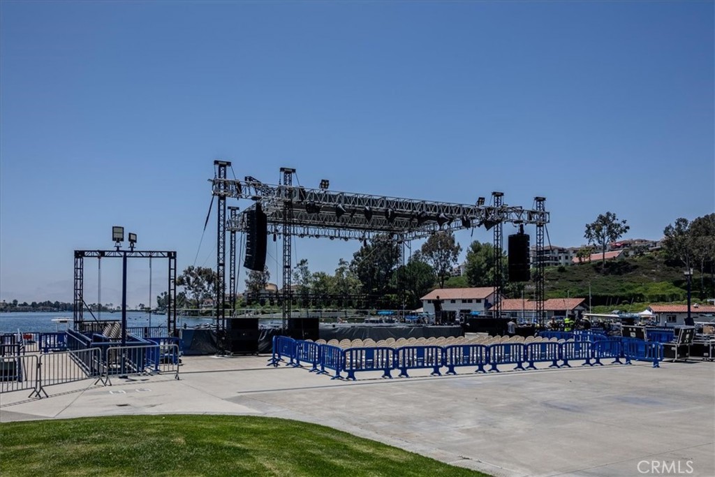 Summer and Holiday Concert events at the lake draw a fun crowd for some big name performers. - 26515 Via Del Sol, Mission Viejo CA 92691 - photo 73