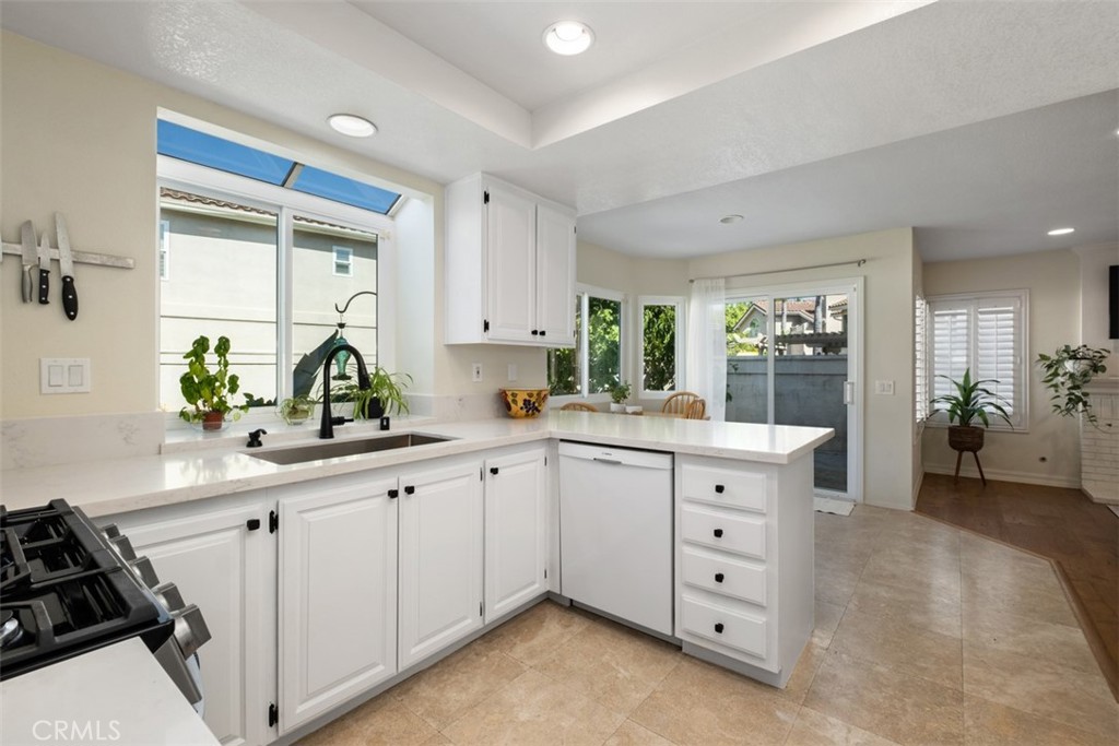 26535 Mikanos, Mission Viejo CA 92692 - photo 7