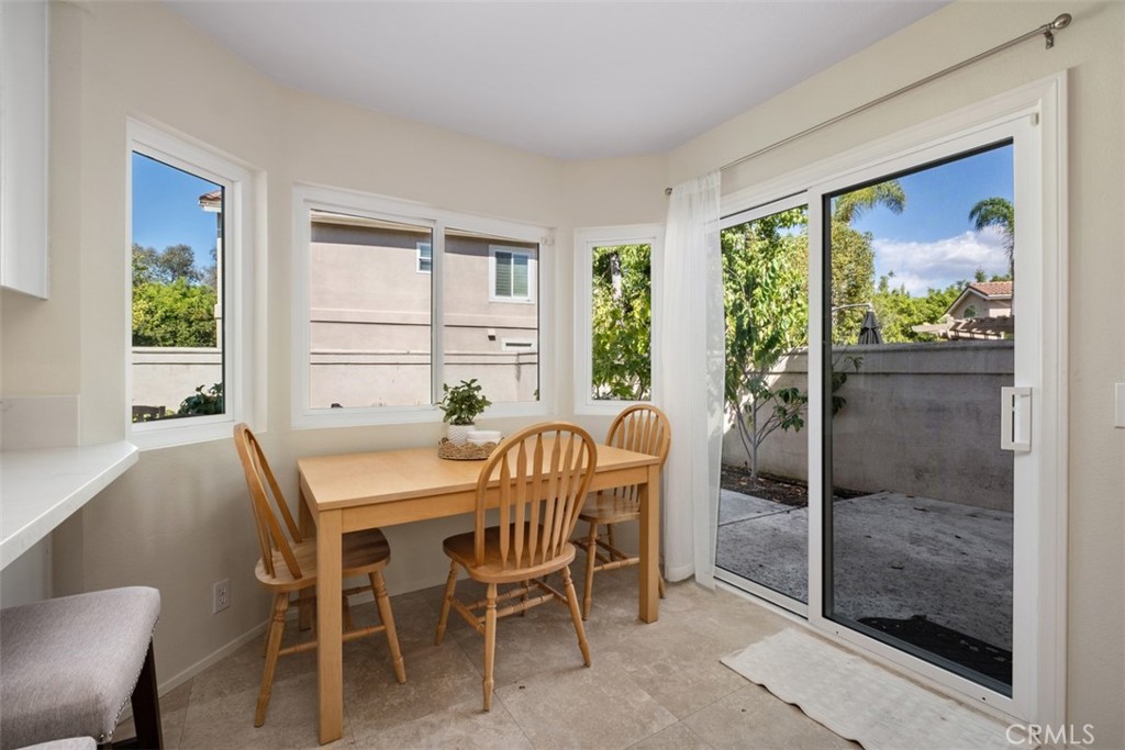 breakfast nook - 26535 Mikanos, Mission Viejo CA 92692 - photo 8