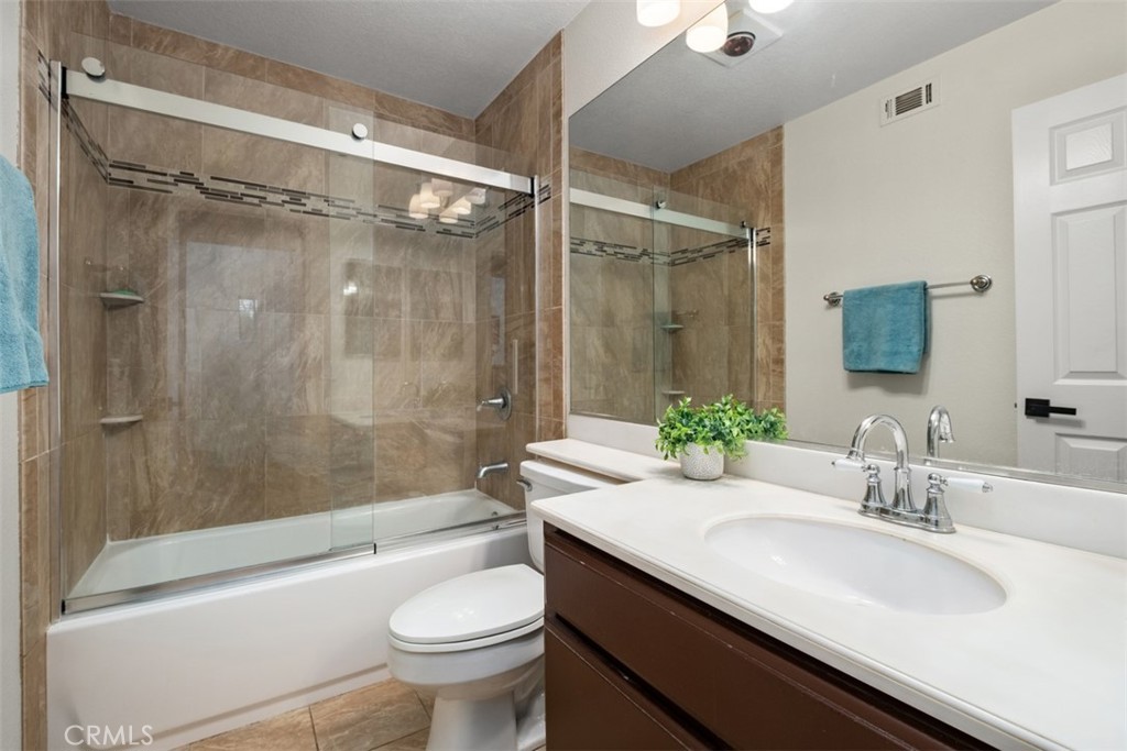 upstairs bathroom 2 - 26535 Mikanos, Mission Viejo CA 92692 - photo 17