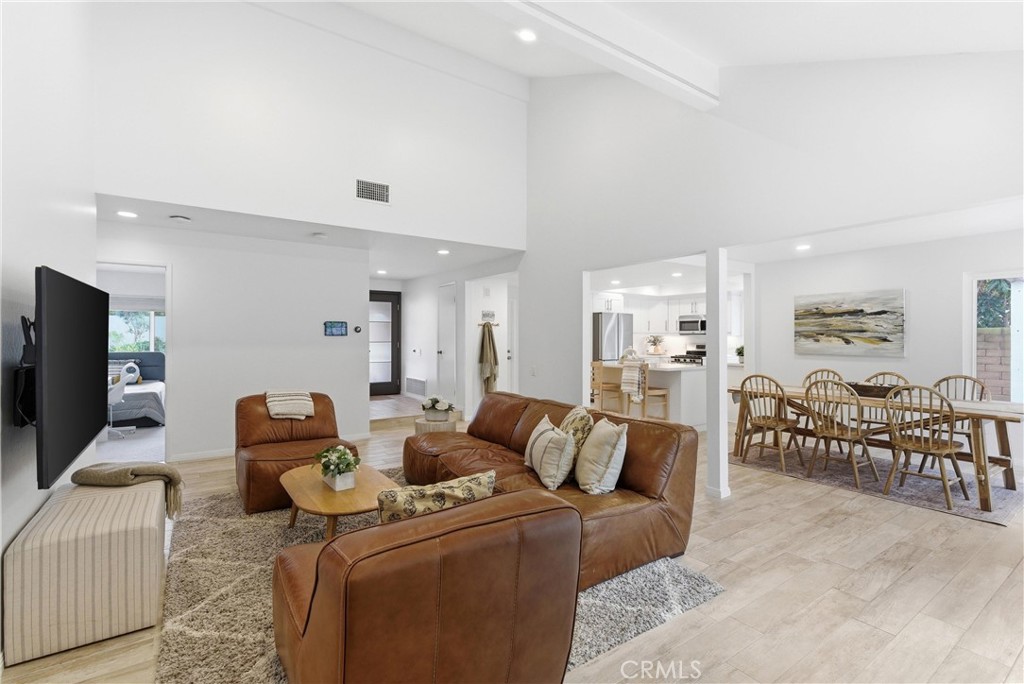 Open-concept, single-story living at its finest! - 26941 Floresta, Mission Viejo CA 92691 - photo 1
