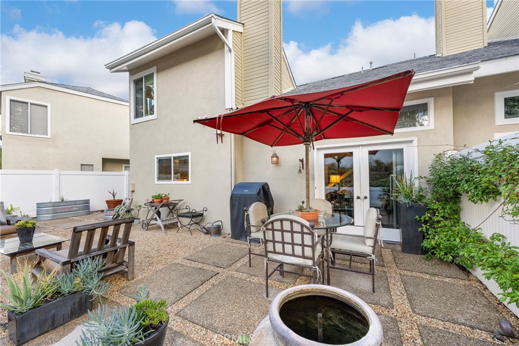 Large eating area in large, low maintenance back yard - 26992 Fortrose, Mission Viejo CA 92691 - photo 1
