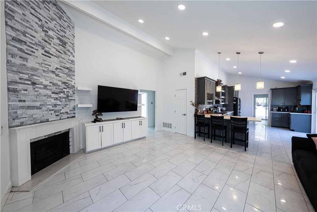 27081 Sombras, Mission Viejo CA 92692 - photo 3