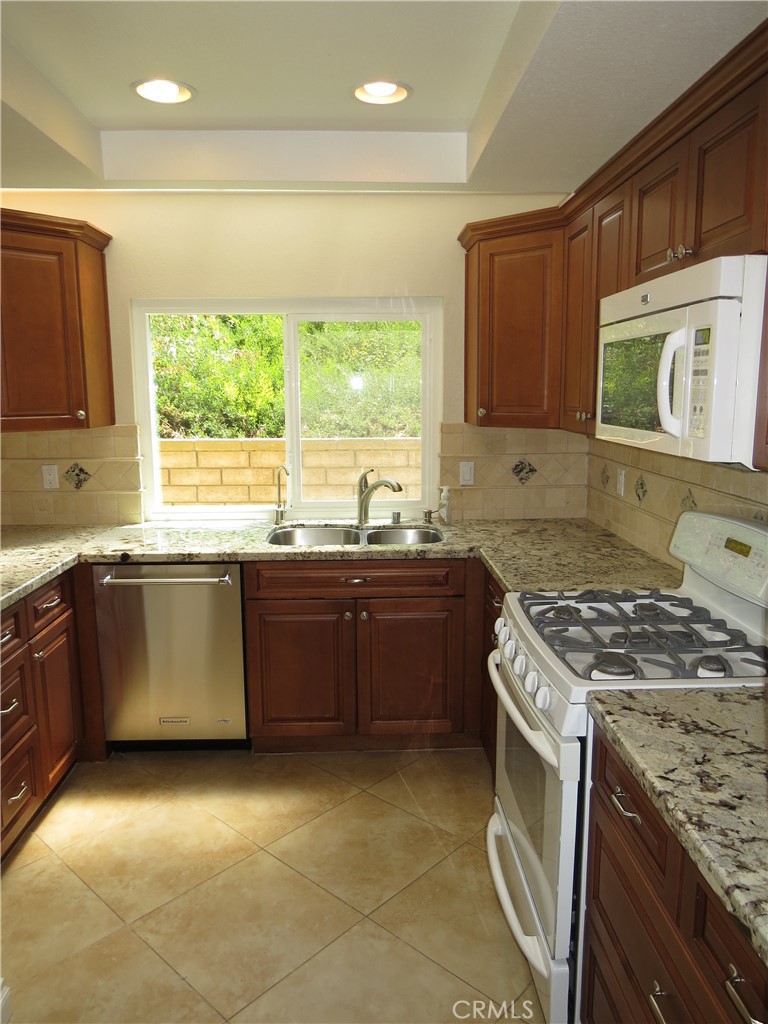 27165 Pinario, Mission Viejo CA 92692 - photo 7