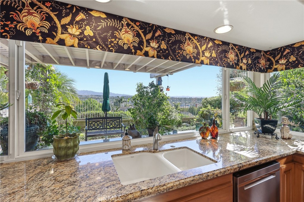27391 Valderas, Mission Viejo CA 92691 - photo 25