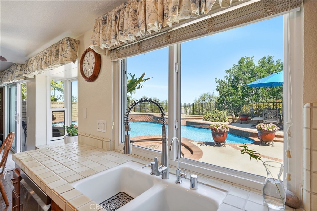 27411 Betanzos, Mission Viejo CA 92692 - photo 20