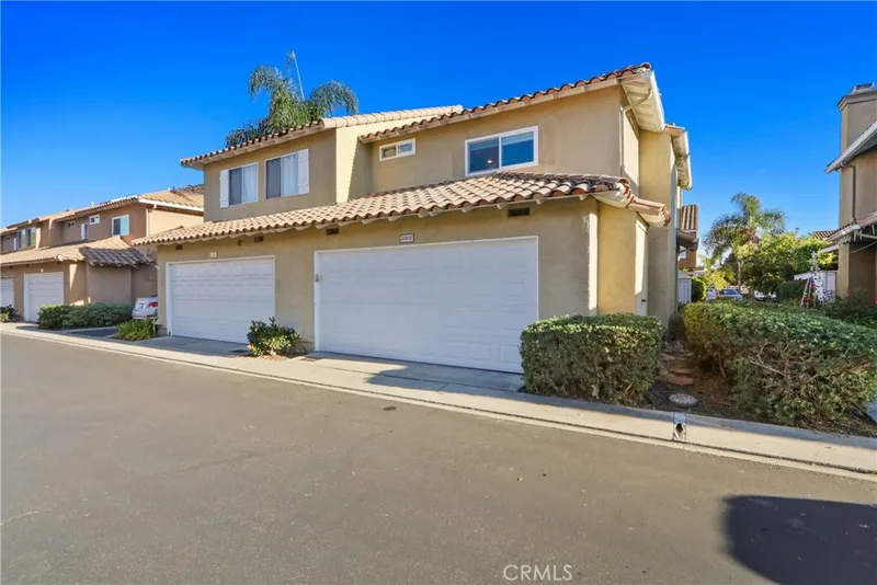 27412 Iris Ave, Mission Viejo, CA 92692