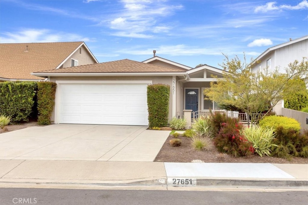 Welcome to this beautifully updated single-level home located on a quiet interior street in the desirable Cordova commun - 27651 Soltero, Mission Viejo CA 92691 - photo 1
