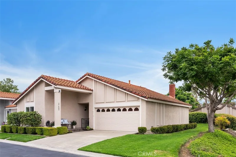 27684 Calle Valdes, Mission Viejo, CA 92692
