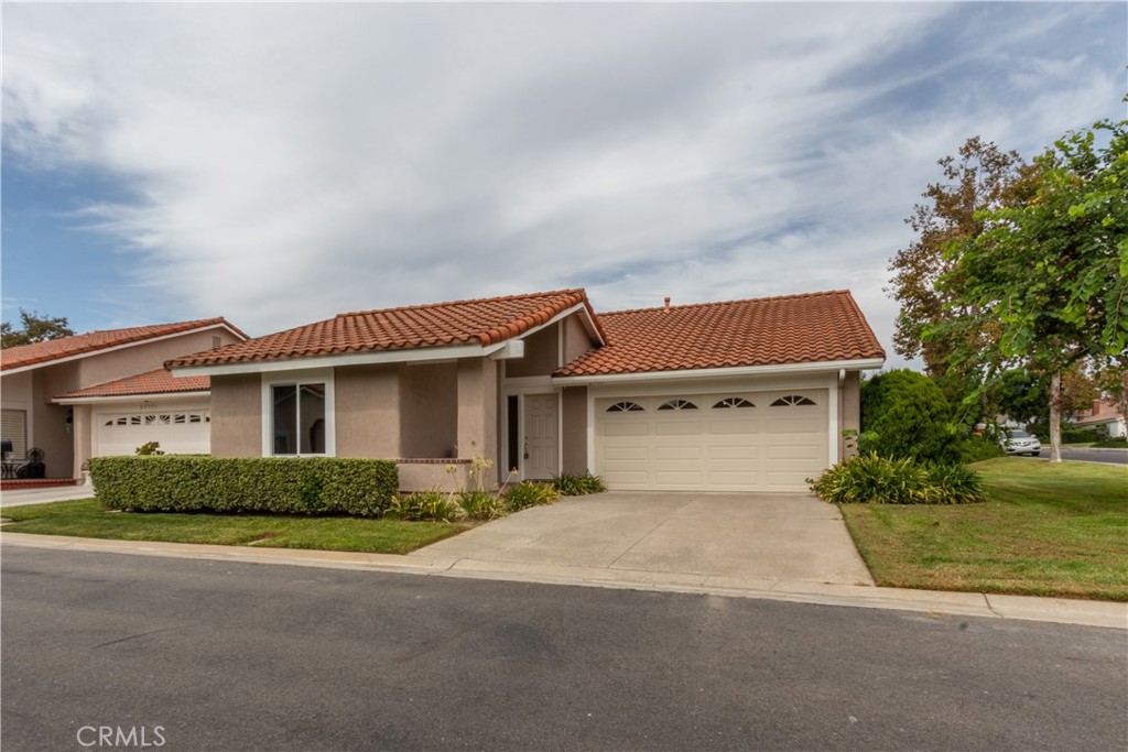 Fantastic single level home, move in ready! - 27735 Via Granados, Mission Viejo CA 92692 - photo 1