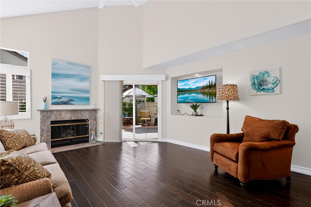 Plenty of light - 27938 Carrington, Mission Viejo CA 92692 - photo 4