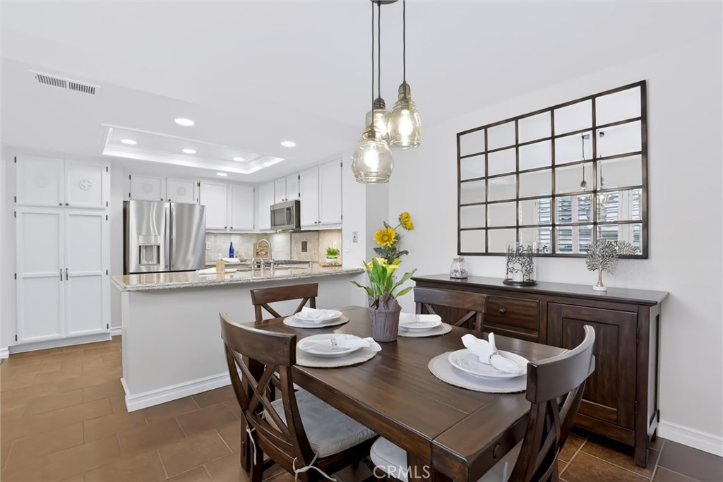 Great dining area - 27938 Carrington, Mission Viejo CA 92692 - photo 6